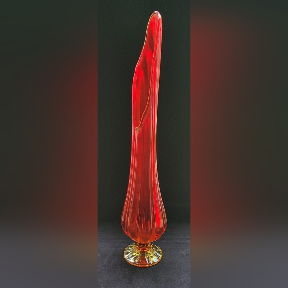 Swung vase L.E Smith amberina flame